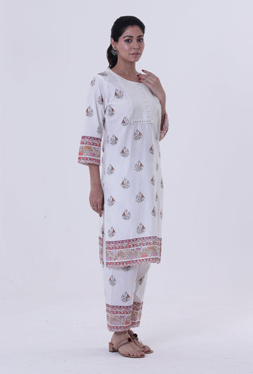 Set Of 2: White Cotton Kurta & Pant With Multicolor Motif